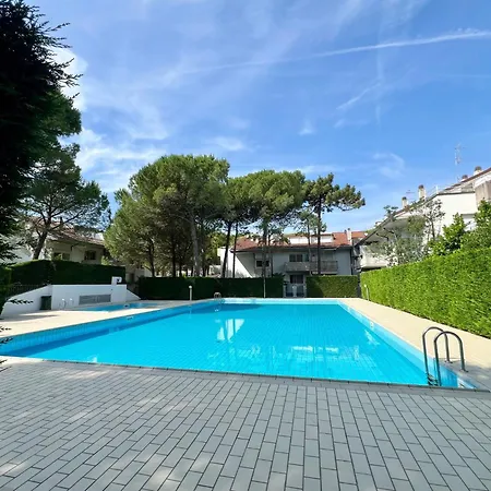 Two-level Flat For Groups In Lignano リニャーノ・サッビアドーロ