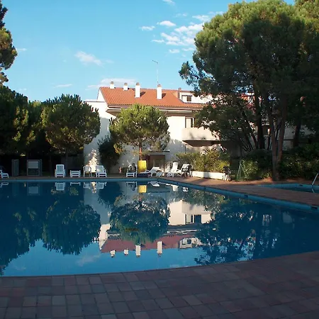 Two-level Flat For Groups In Lignano